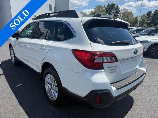 Crystal White Pearl 2018 Subaru Outback 2.5i Premium