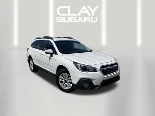 Crystal White Pearl 2018 Subaru Outback 2.5i Premium