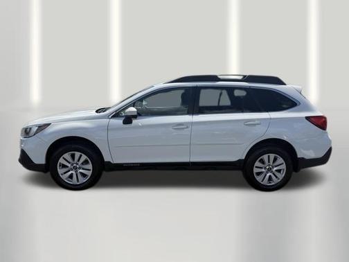 Crystal White Pearl 2018 Subaru Outback 2.5i Premium