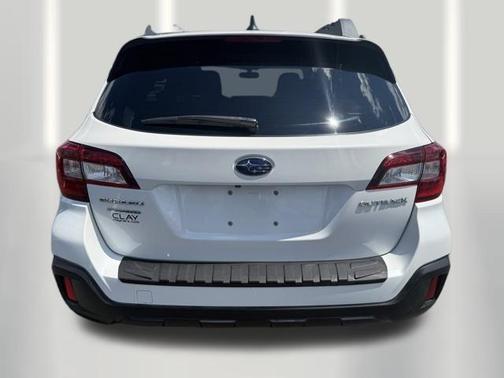 Crystal White Pearl 2018 Subaru Outback 2.5i Premium