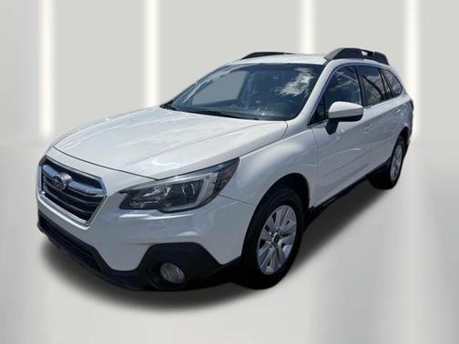 Crystal White Pearl 2018 Subaru Outback 2.5i Premium