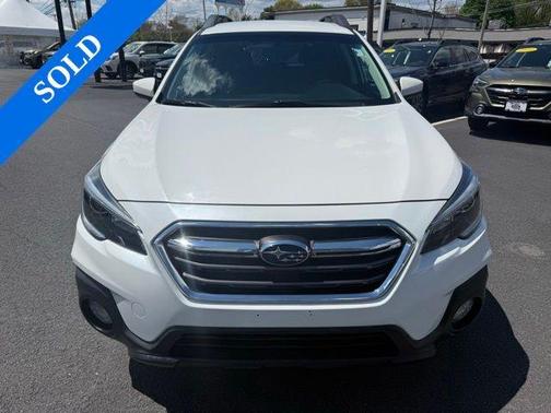 Crystal White Pearl 2018 Subaru Outback 2.5i Premium