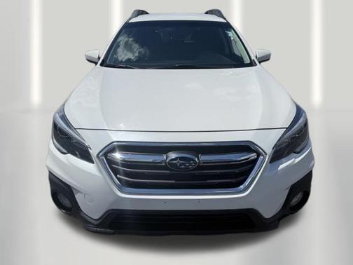 Crystal White Pearl 2018 Subaru Outback 2.5i Premium