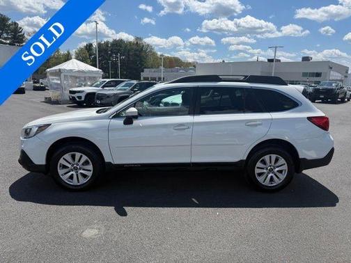 Crystal White Pearl 2018 Subaru Outback 2.5i Premium