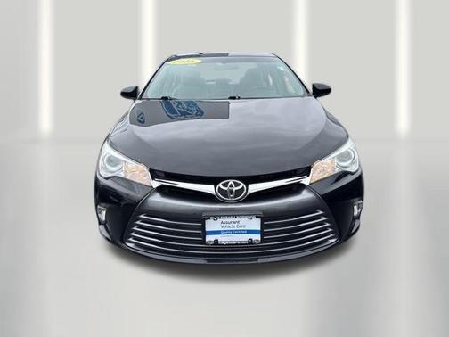 Midnight Black Metallic 2016 Toyota Camry LE