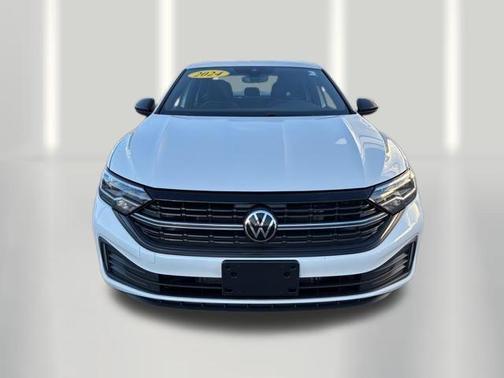 Pure White 2024 Volkswagen Jetta 1.5T Sport