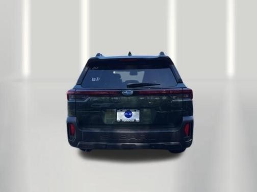 Deep Emerald Green 2026 Subaru Outback Premium