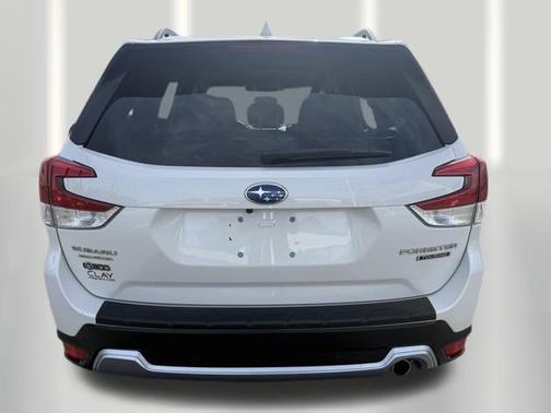 Crystal White Pearl 2021 Subaru Forester Touring