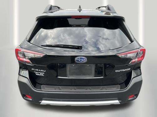 Crystal Black Silica 2023 Subaru Outback Limited