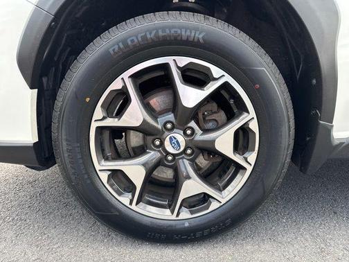 Crystal White Pearl 2018 Subaru Crosstrek 2.0i Premium