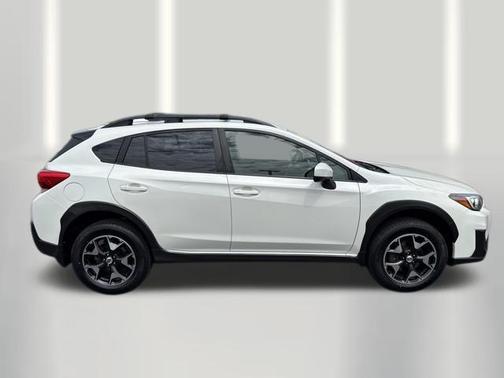 Crystal White Pearl 2018 Subaru Crosstrek 2.0i Premium