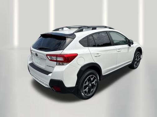 Crystal White Pearl 2018 Subaru Crosstrek 2.0i Premium