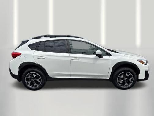 Crystal White Pearl 2018 Subaru Crosstrek 2.0i Premium