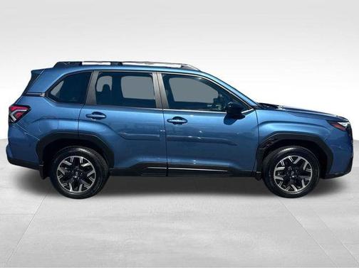 2025 Subaru Forester Base