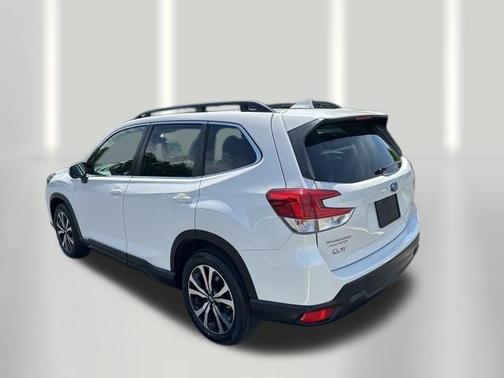 Crystal White Pearl 2023 Subaru Forester Limited
