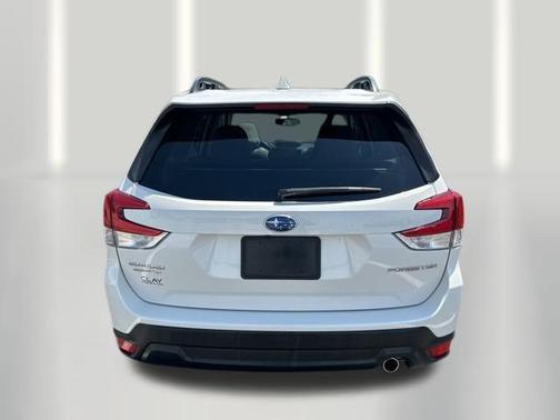 Crystal White Pearl 2023 Subaru Forester Limited