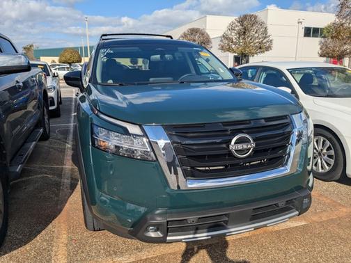 2022 Nissan Pathfinder SL