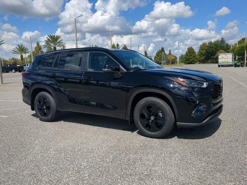 2025 Toyota Highlander Hybrid XLE Nightshade