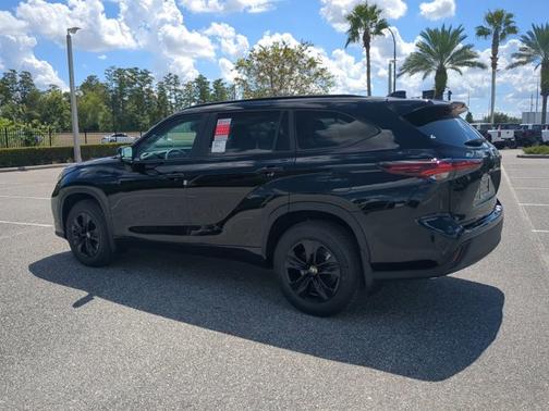 2025 Toyota Highlander Hybrid XLE Nightshade