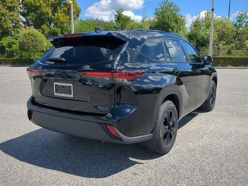 2025 Toyota Highlander Hybrid XLE Nightshade