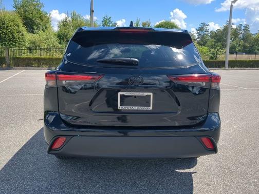 2025 Toyota Highlander Hybrid XLE Nightshade