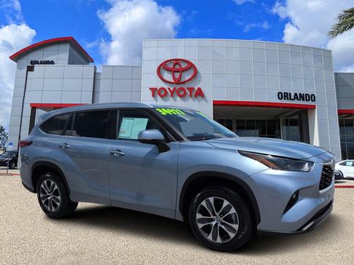 Moon Dust 2023 Toyota Highlander XLE
