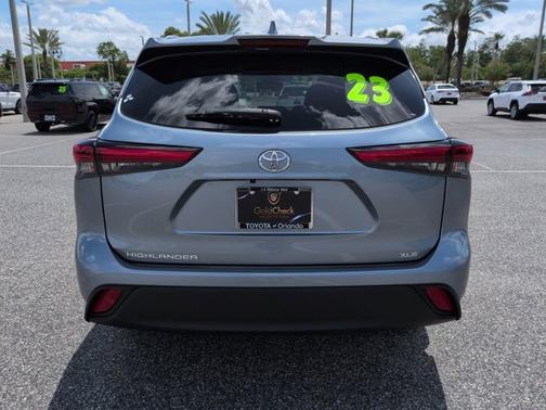 Moon Dust 2023 Toyota Highlander XLE