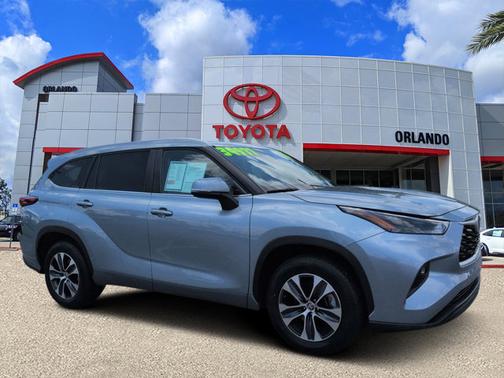 Moon Dust 2023 Toyota Highlander XLE
