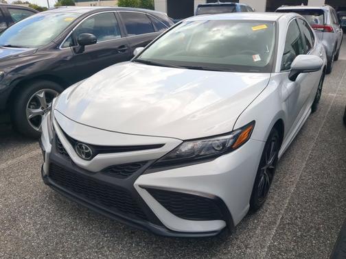 Ice 2023 Toyota Camry SE