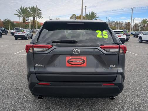 2025 Toyota RAV4 Hybrid XLE