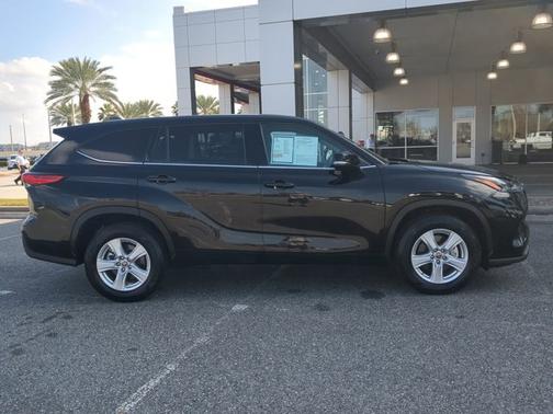 2022 Toyota Highlander LE