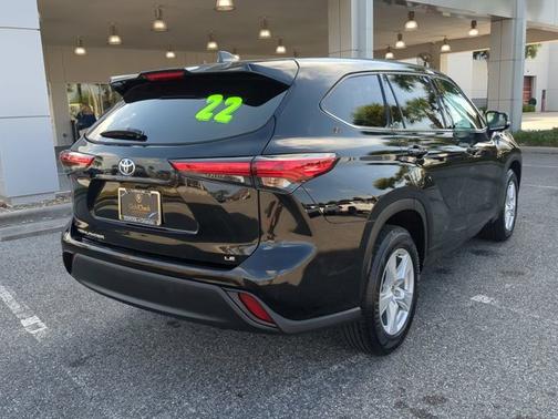 2022 Toyota Highlander LE