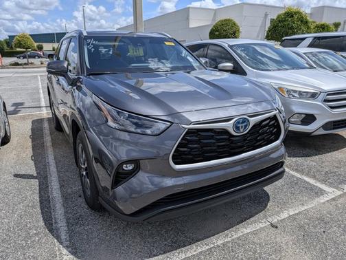 Magnetic Gray 2024 Toyota Highlander XLE