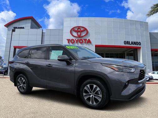 Magnetic Gray Metallic 2024 Toyota Highlander XLE