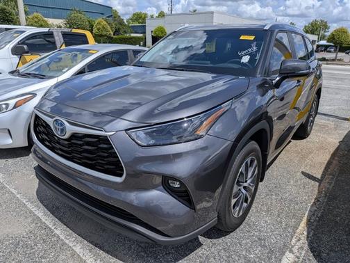 Magnetic Gray 2024 Toyota Highlander XLE