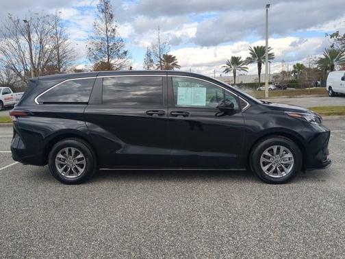 2024 Toyota Sienna LE