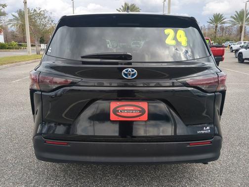 2024 Toyota Sienna LE
