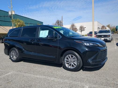 2024 Toyota Sienna LE
