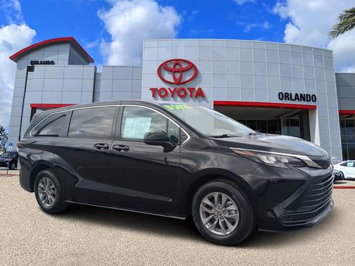 2024 Toyota Sienna LE