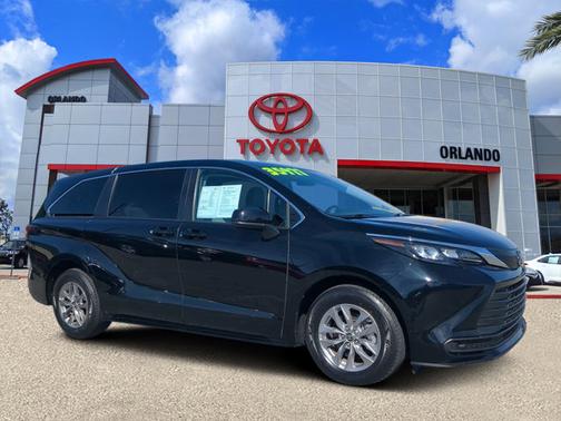 2024 Toyota Sienna LE