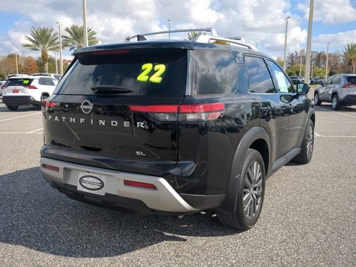 2022 Nissan Pathfinder SL