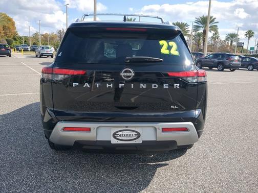 2022 Nissan Pathfinder SL