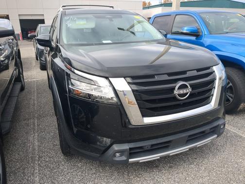 2022 Nissan Pathfinder SL