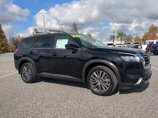 2022 Nissan Pathfinder SL