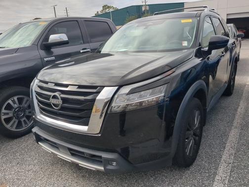 2022 Nissan Pathfinder SL