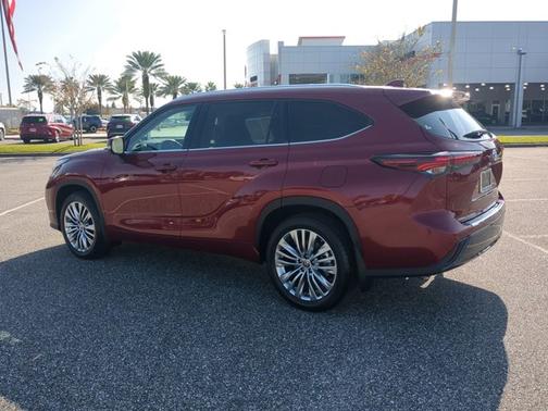 2024 Toyota Highlander Platinum