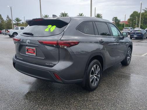 2024 Toyota Highlander XLE