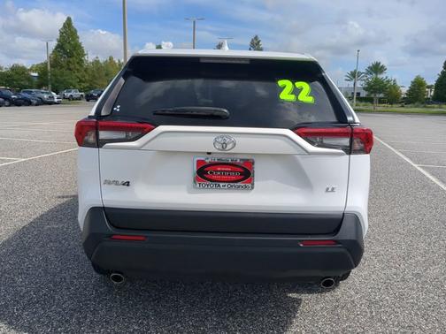 2022 Toyota RAV4 LE