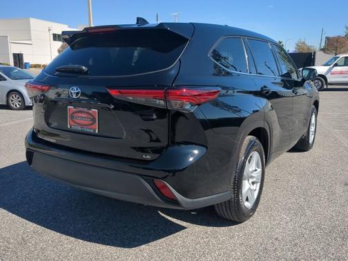 2021 Toyota Highlander LE