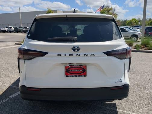 2024 Toyota Sienna LE